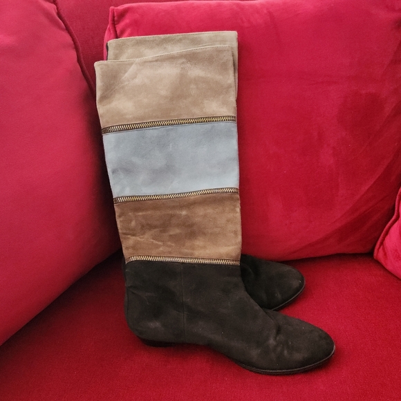 Suede 3 color and gold trimming. Size 7 - Picture 2 of 5